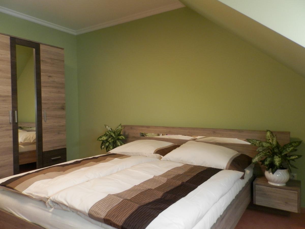 Nagyrét Panzió Eger Bed and Breakfast Esterno foto