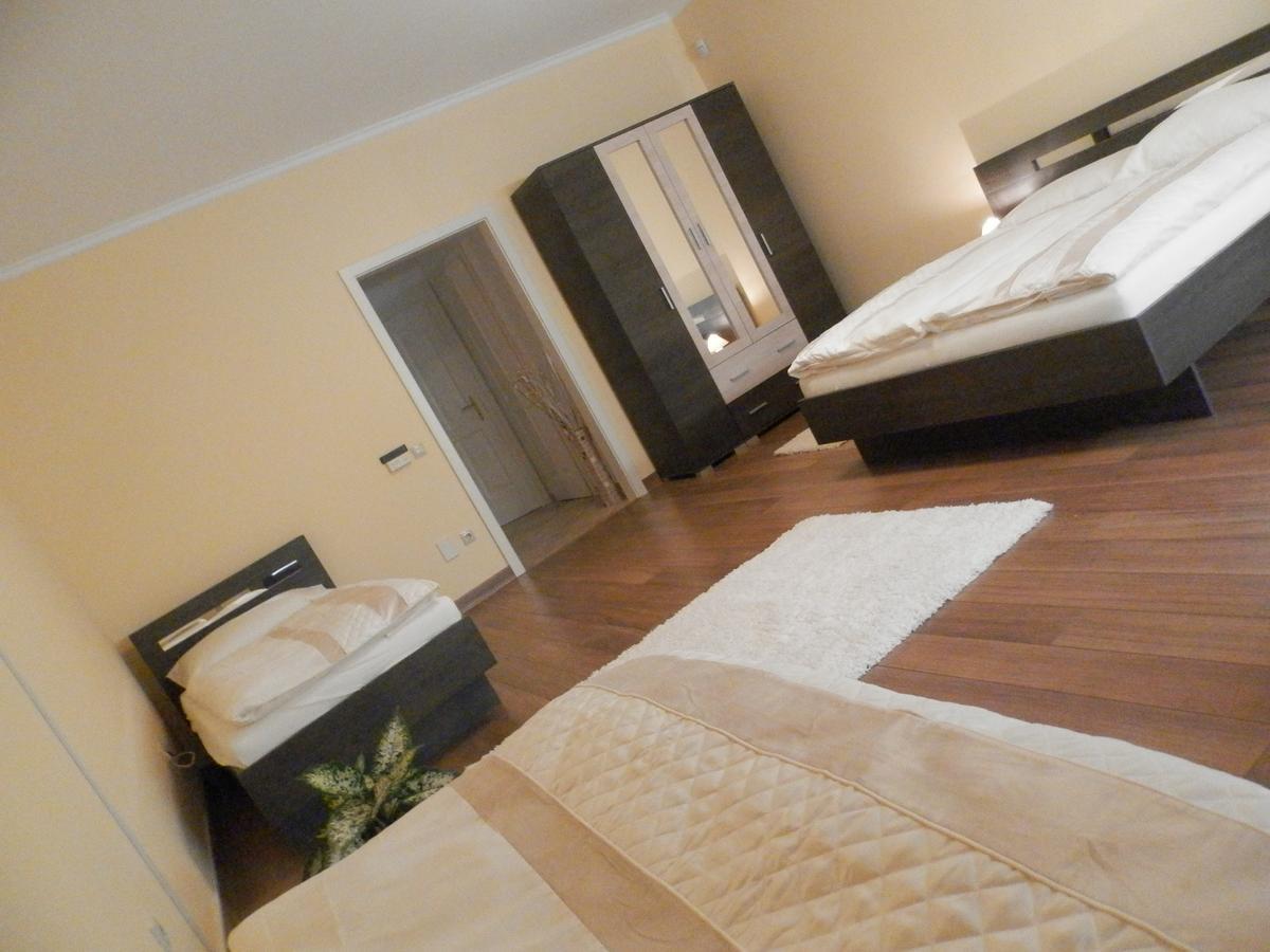 Nagyrét Panzió Eger Bed and Breakfast Esterno foto