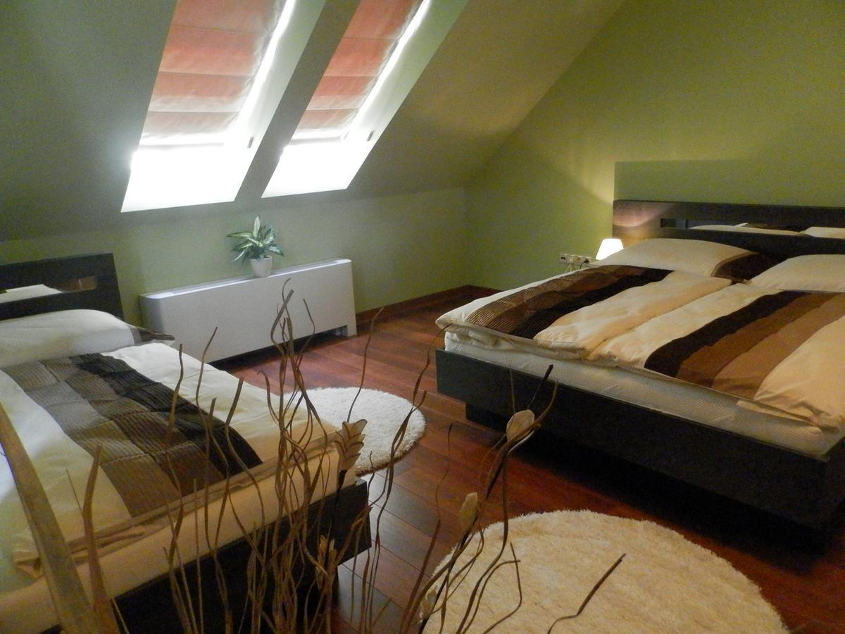 Nagyrét Panzió Eger Bed and Breakfast Esterno foto