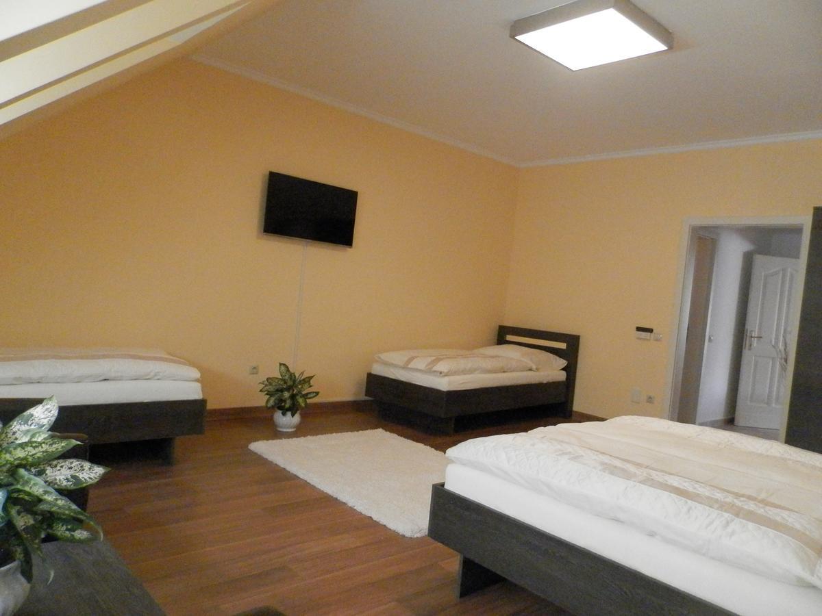 Nagyrét Panzió Eger Bed and Breakfast Esterno foto